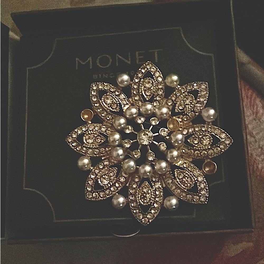 Monet Pearl brooch